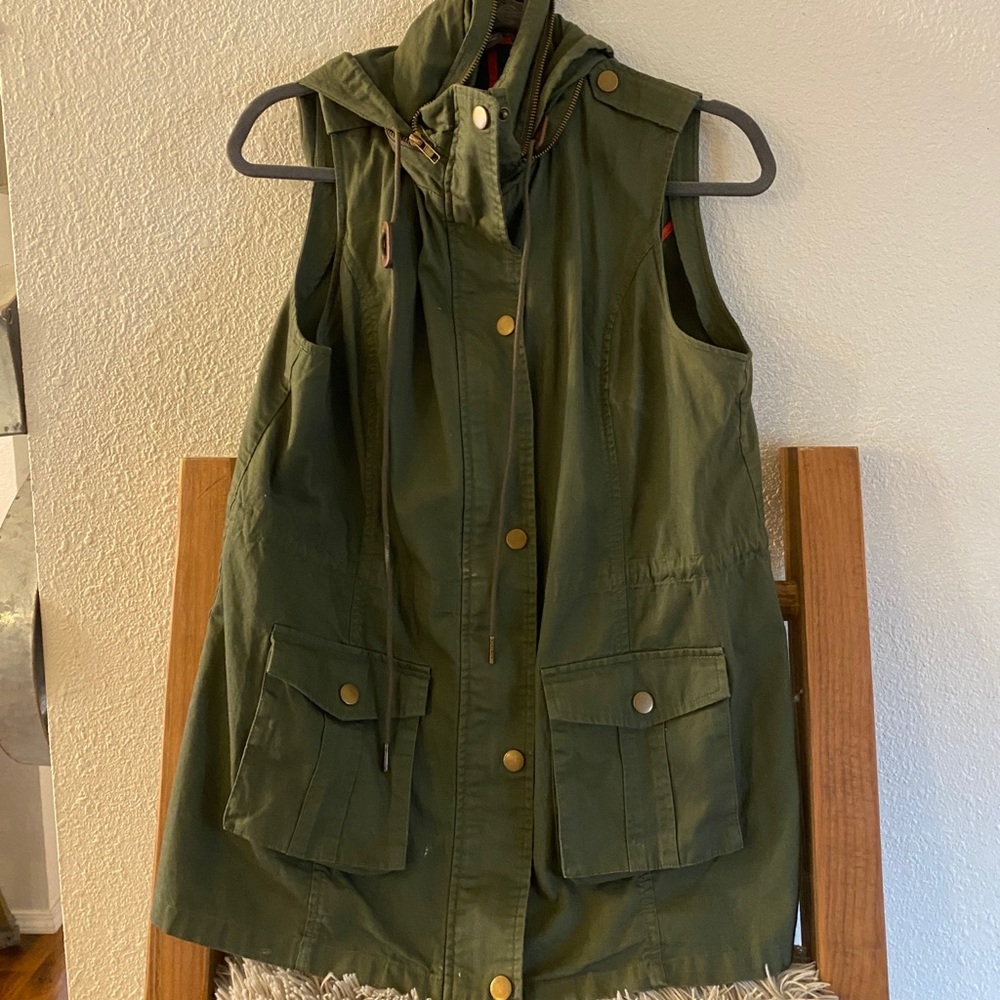 Market and Spruce cargo vest